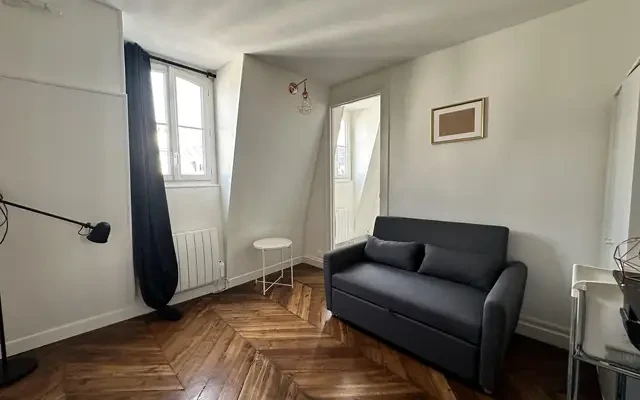 PARIS 9e·18m²·F1·Studio·With furniture 2