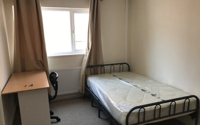 En-suite room close to Coventry University 3