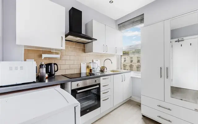 Warwick Road, London 2