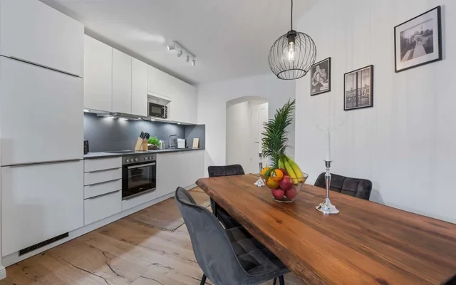 Luxurious, freshly renovated comfy 4 room apartment in the heart of Kreuzberg 3