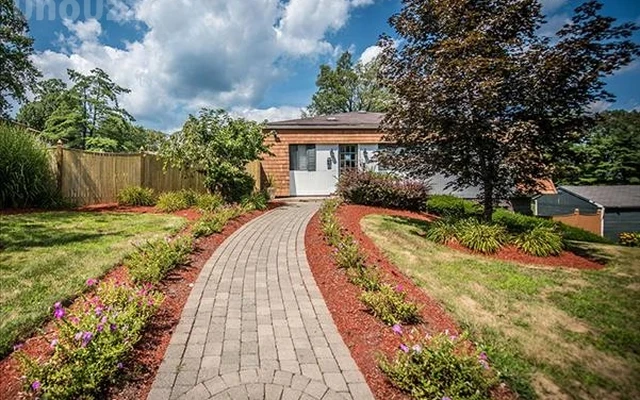 Rolling Green Dr.,Milford,MA 01757 4