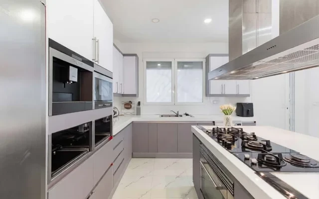Apartment in Carrer de Santa Pola, Valencia for 250 m² with 3 bedrooms 4