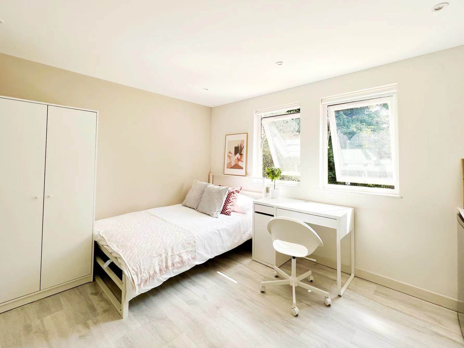 UM-YOLIVING Battersea Studio 1