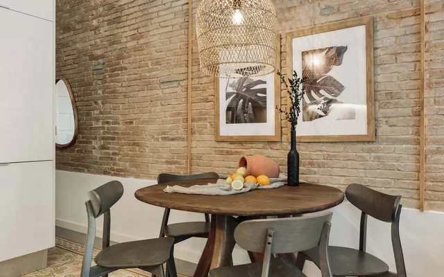 Jure - 2 bedrooms and balcony in Eixample Dreta 2