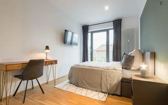 Pleasant double bedroom in Bockenheim area 0