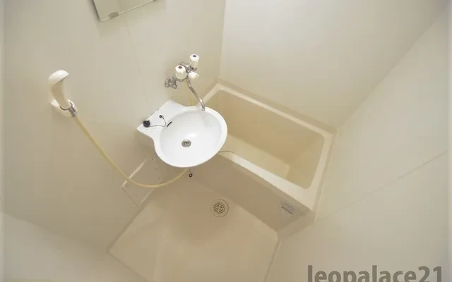 レオパレス栄 2