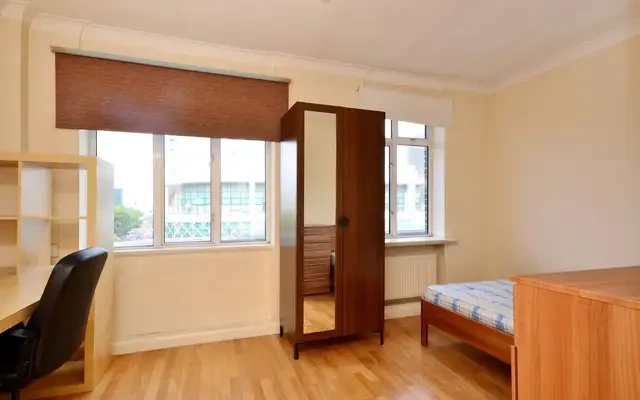 Warren Court, Fitzrovia, NW1 4
