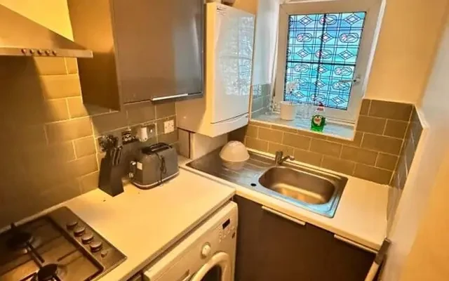 Tiverton Street 30004# 2