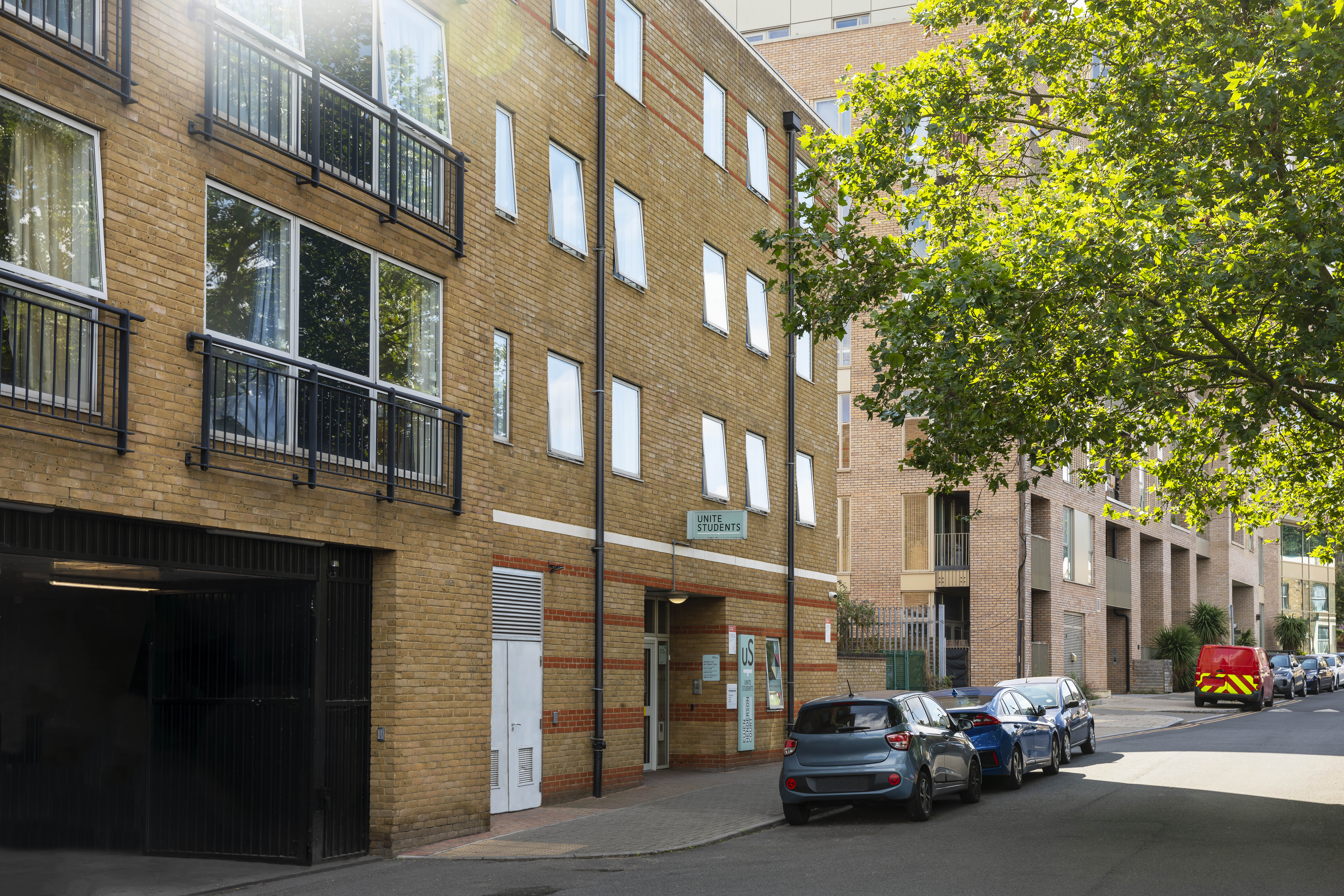 Ewen Henderson Court photo 5