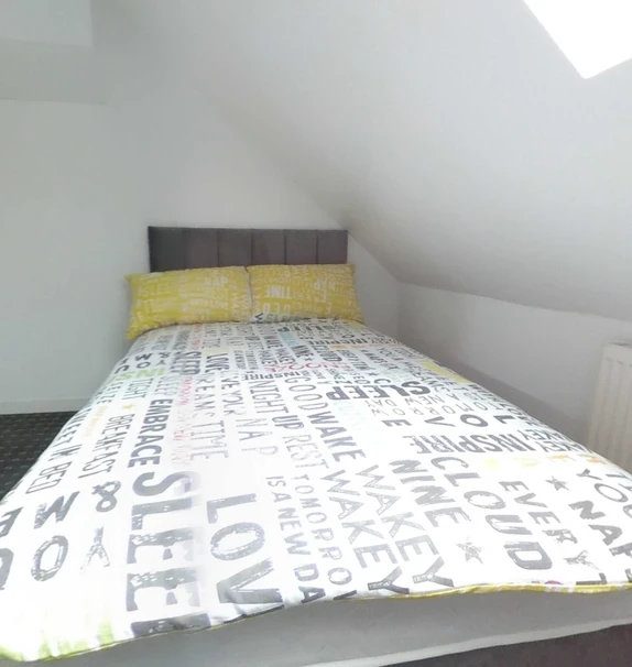 Entire Place·5B5B···52 Beeston Road