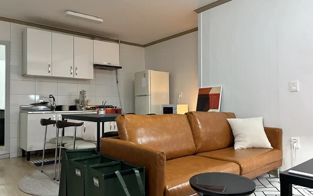 #56 Hanyang, Large Three-Bedroom Apartment with Furniture 4