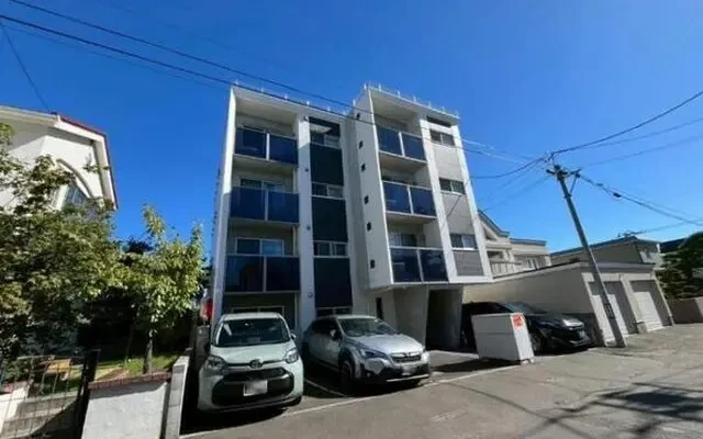 Felicia Court Room 402 0