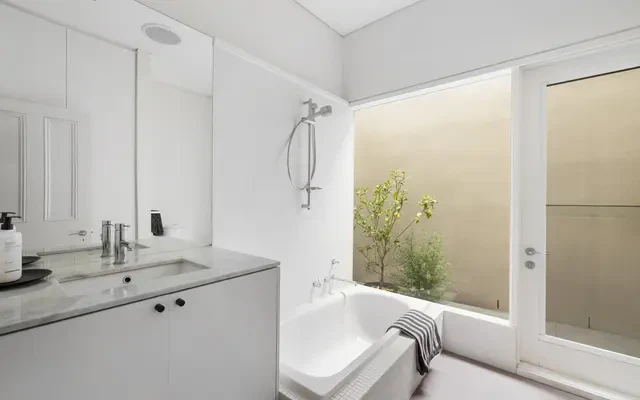 6 Greig Street, Albert Park 4
