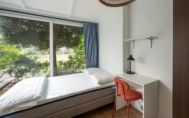 Pleasant double ensuite bedroom close to Corentin Cariou metro station 3