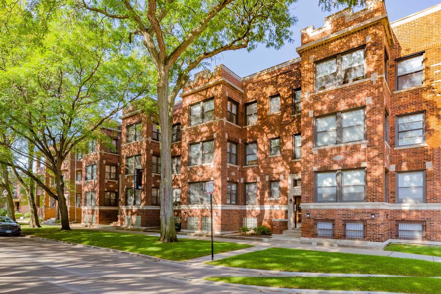 5400-5408 S. Ingleside Avenue 3