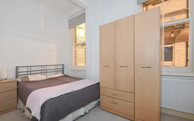LH-Old Brompton Road, London 1