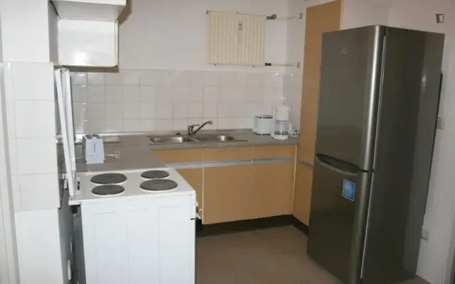 Breezy single bedroom in Moabit 4