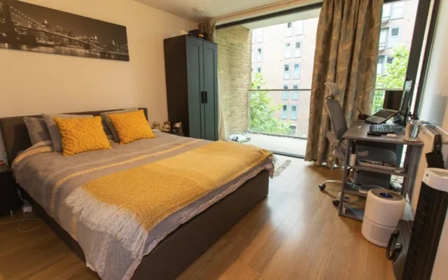 LH-Surrey Quays Road 2