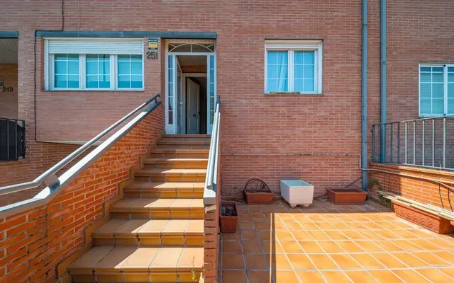 apartment near Calle Villaamil 1