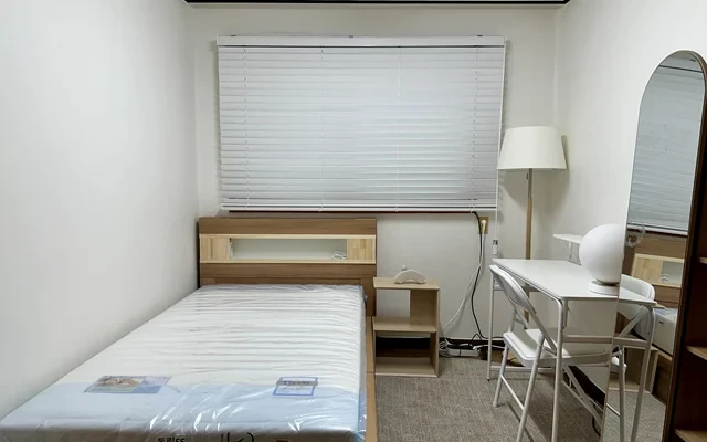 #24 Hongdae Two-Bedroom Apartment with Furniture 3