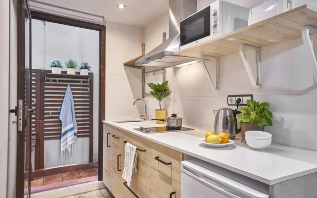 Confy studio right in the city centre, steps from the BeachCarrer de Guardia 2