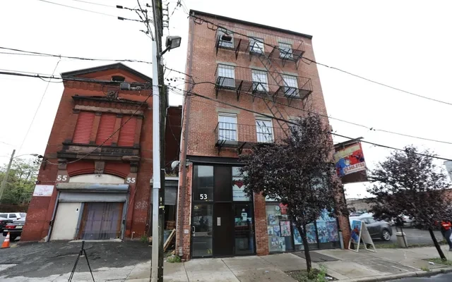53 University Ave 0