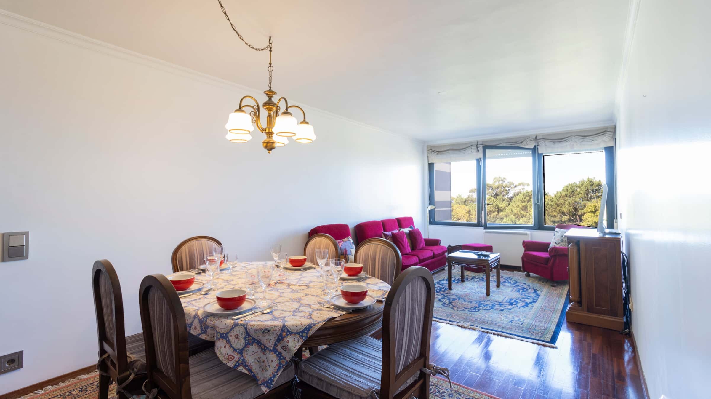 Spacious 3-Bedroom Apartment on Rua Alfredo Keil, Porto