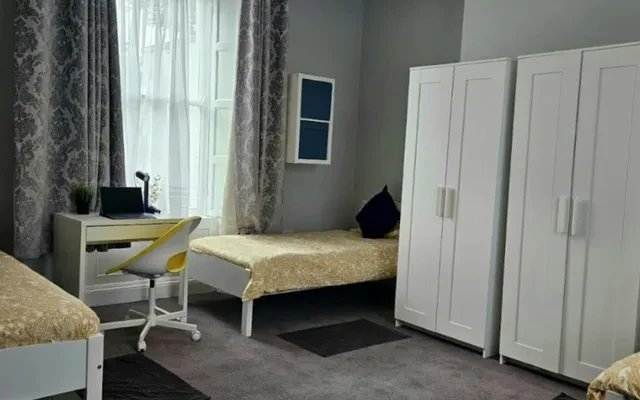 Bed in a homely triple bedroom, in Phibsborough 1