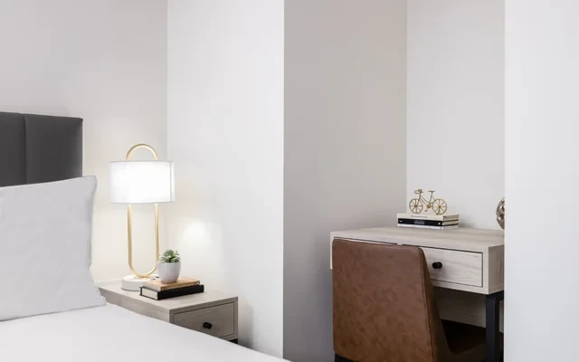 Level Hotels & Furnished Suites – Howe 4