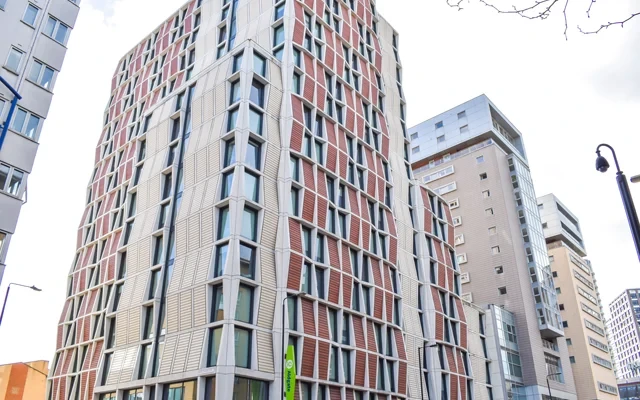 iQ Aldgate 1
