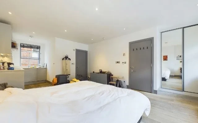 LH-Shaftesbury Avenue 4