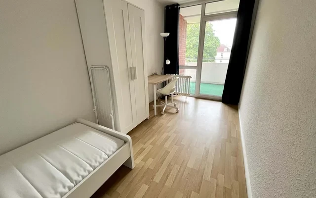 Koelner Landstr., 40589 Dusseldorf 1