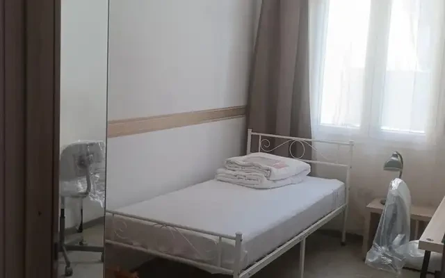 Single bedroom in 4-bedroom apartment 0