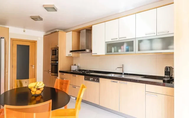 2-bedroom apartment with private pool and terrace in Parede (coast of Lisbon) 4