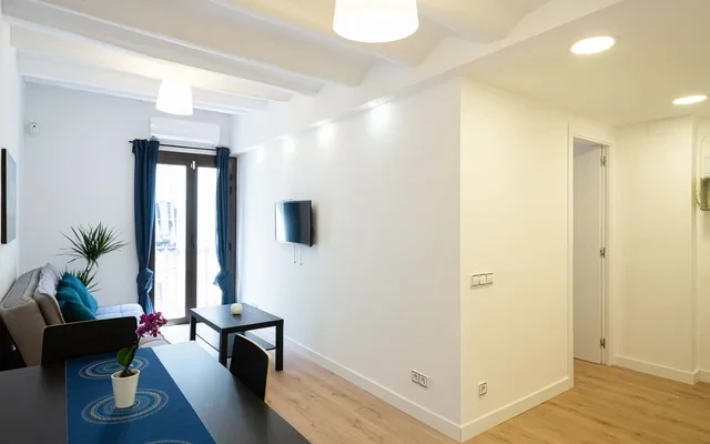 Get comfortable in this inviting 1 bedroom apartment 1