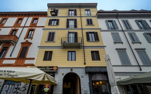Bright Open-Space with a View of the Navigli in Via Ripa di Porta Ticinese, Milan 1