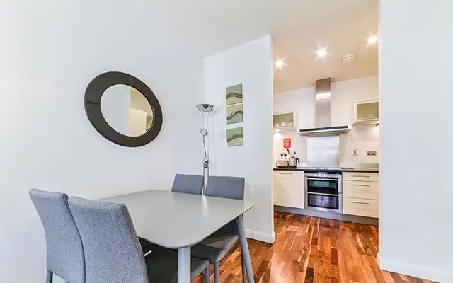 Discovery Dock Apartments West, South Quay Square, London, E14 9RT 1