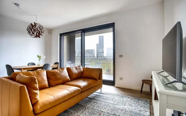 Sophisticated 2-bed flat w/ Desk&Balconies 2