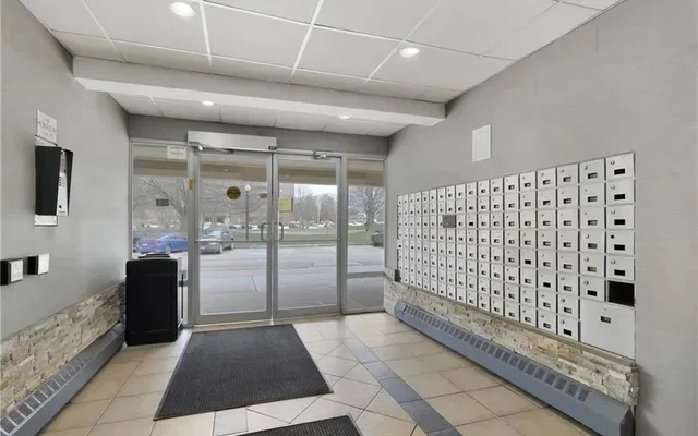 563 Mornington Avenue 4