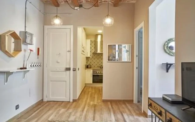 Great 2 bedroom flat with balcony in Sants, near Plaza Espana 3