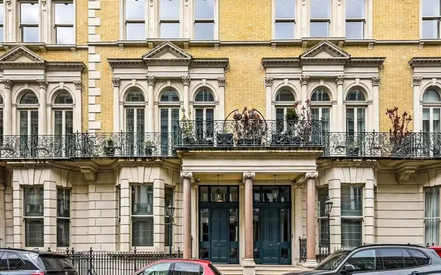 De Vere Gardens London W8 3