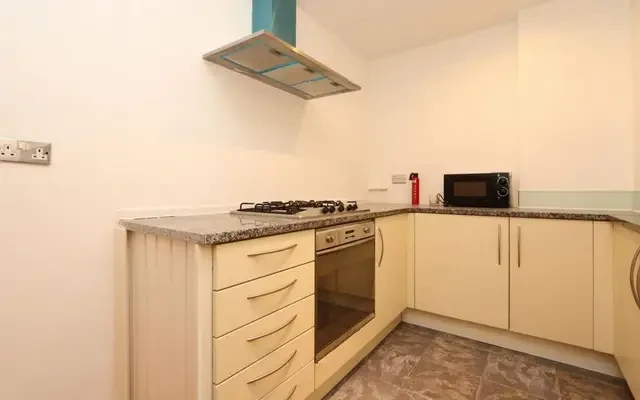 apartment in Poplar 3