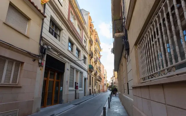 Neat studio with balcony close to Verdaguer metro station 4