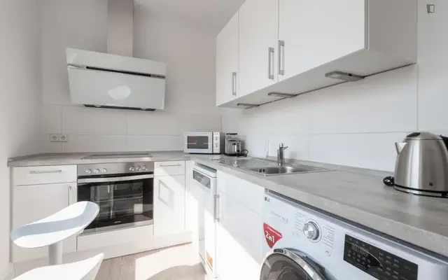 Comfy single bedroom in shared apartment 4