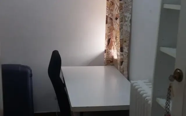 Single bedroom, in student residence ins Lista 1