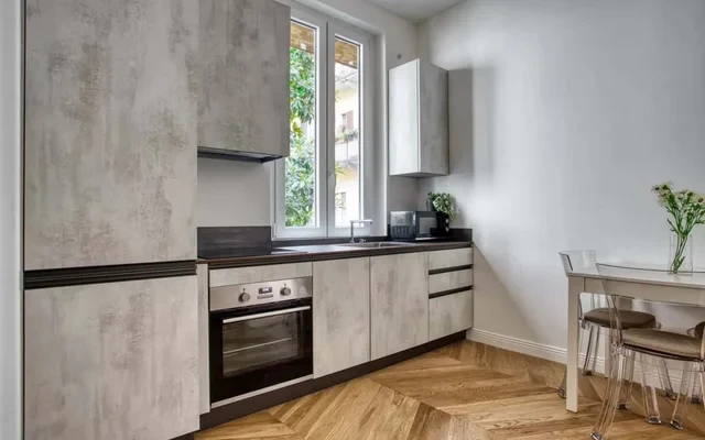 Stunning 2-bed flat w/ balcony 2
