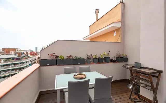 Great 2-bedroom apartment with terrace in Eixample 2