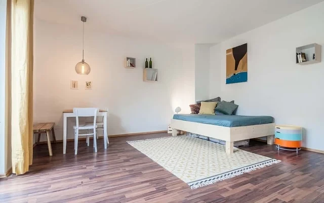 Sheila: Studio Apartment mit Balkon in Charlottenburg 0
