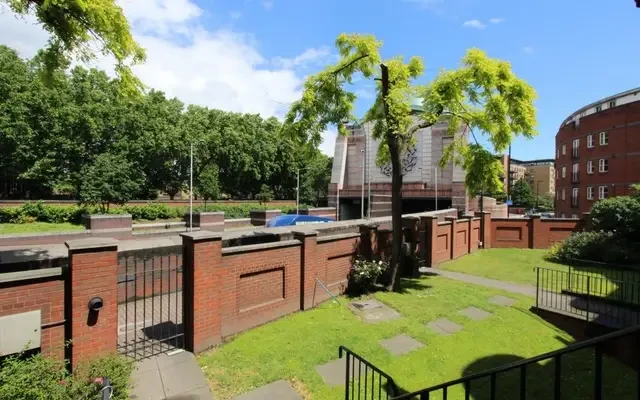 apartment in Limehouse 0