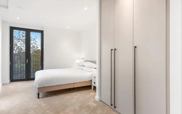 LH-Clarendon Court 3